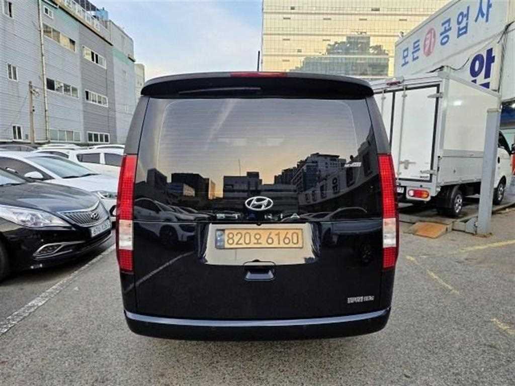HYUNDAI Staria - Vista 3