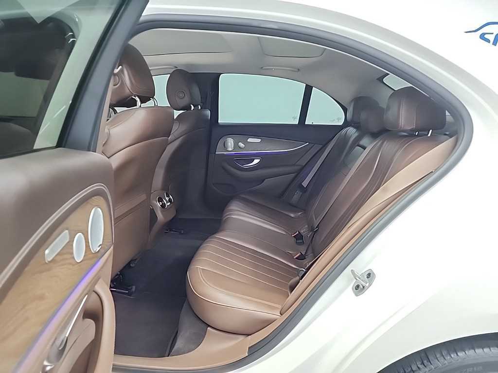 Mercedes Benz E class - Vista 12