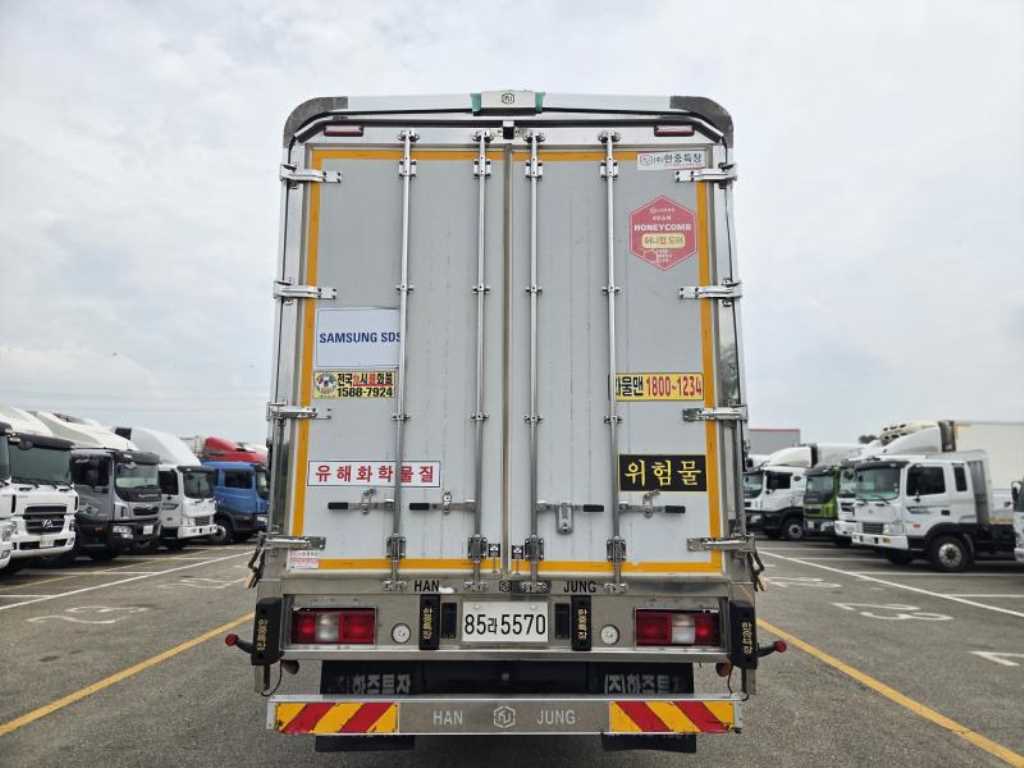 medium and large cargo truck - Vista 4