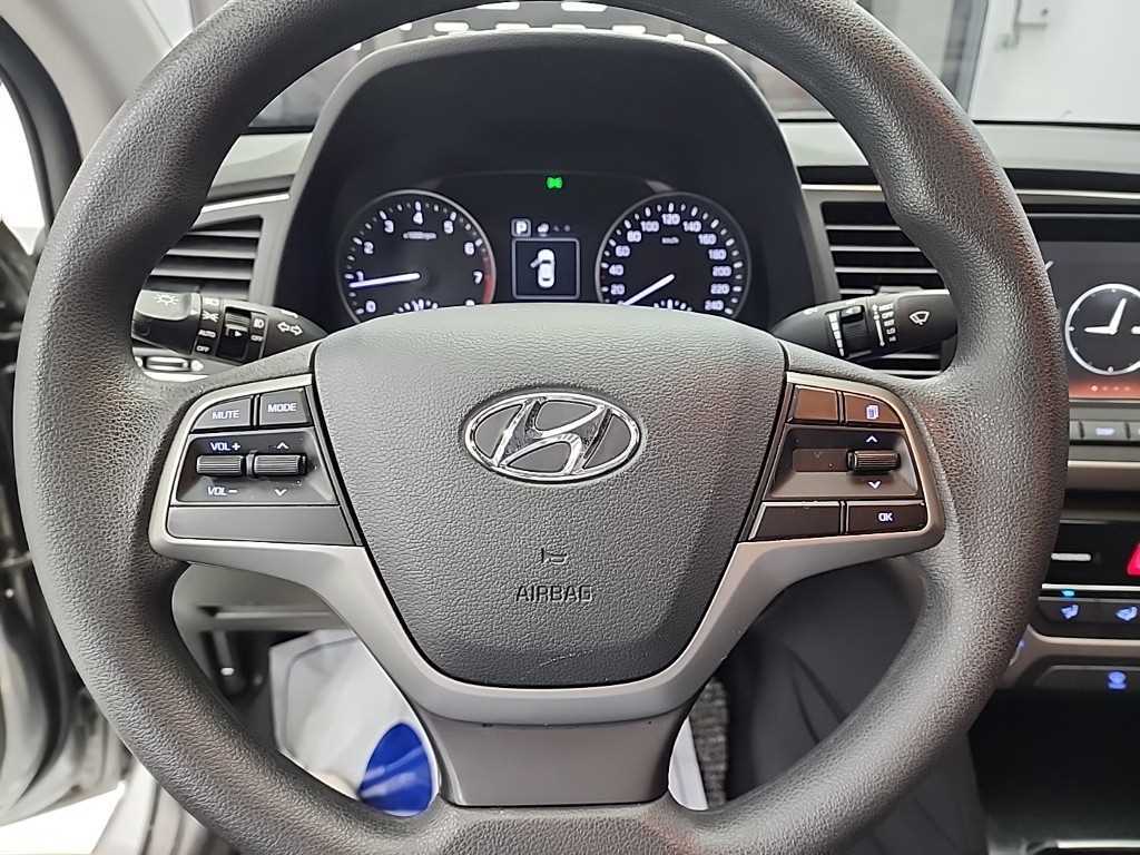 HYUNDAI Avante - Vista 9