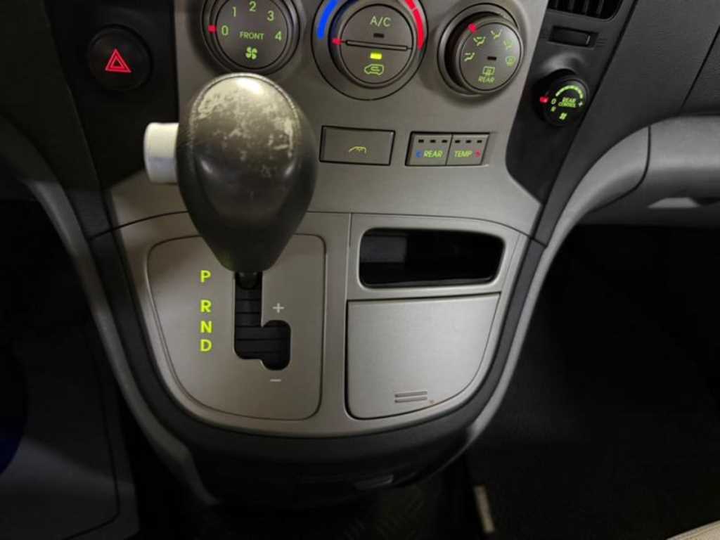 HYUNDAI Starex - Vista 12