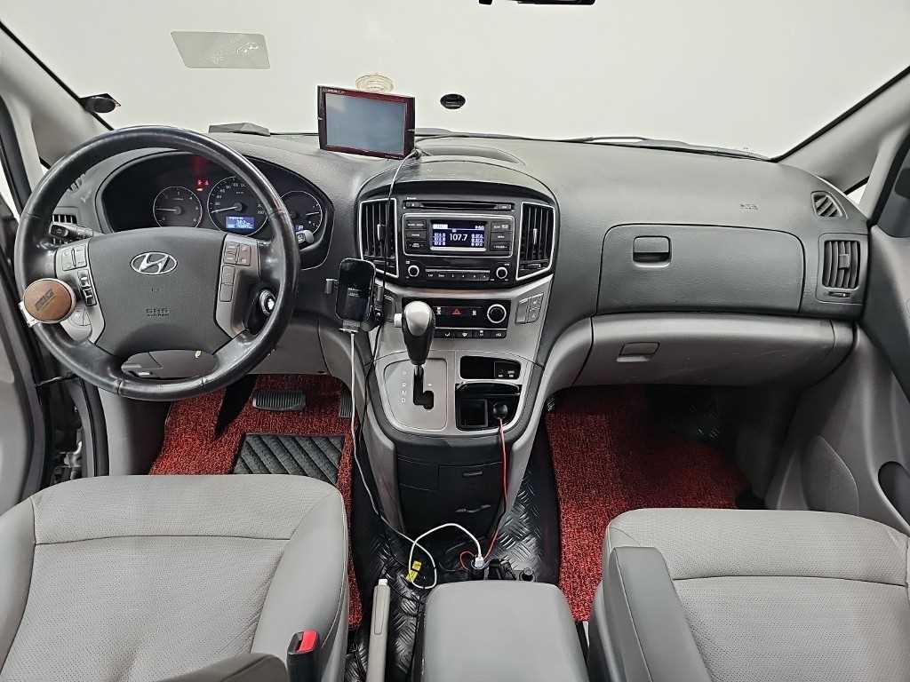 HYUNDAI Starex - Vista 8
