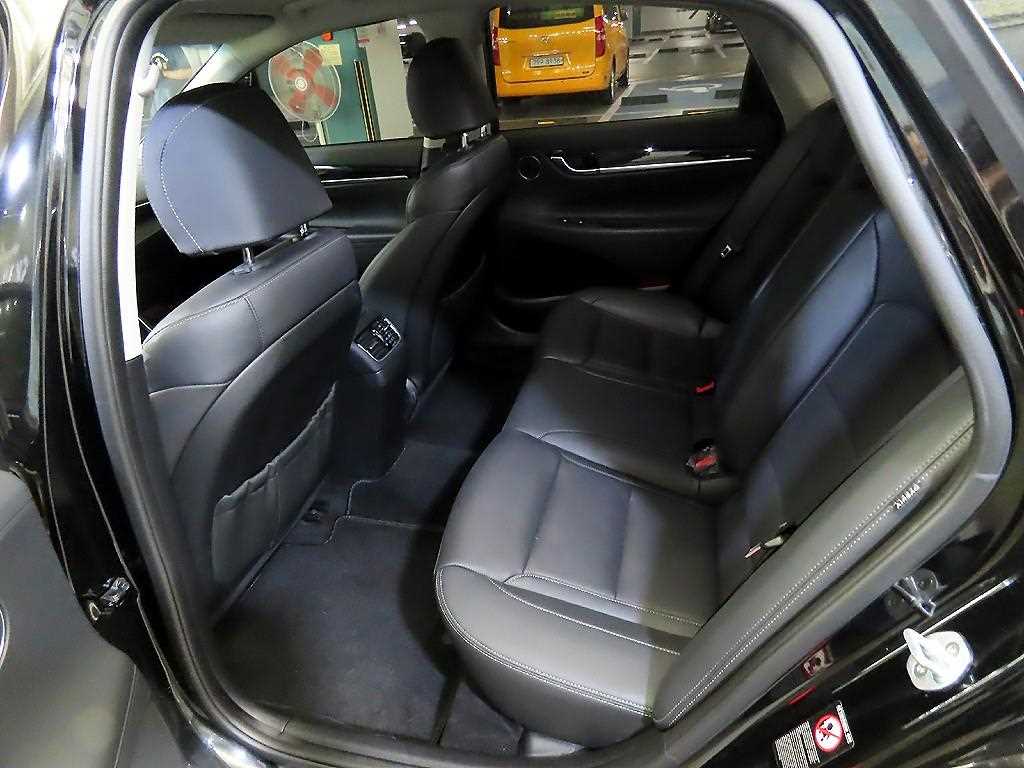 HYUNDAI Grandeur - Vista 7