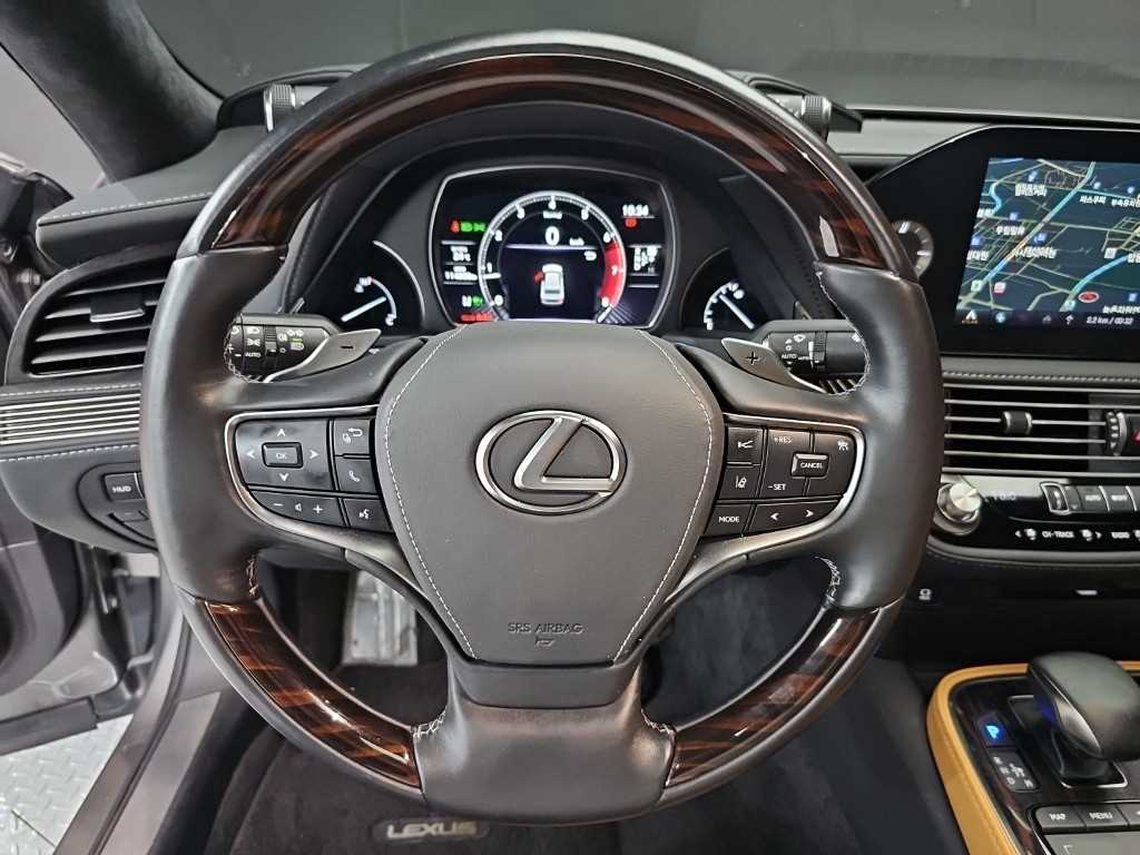 Lexus LS - Vista 9