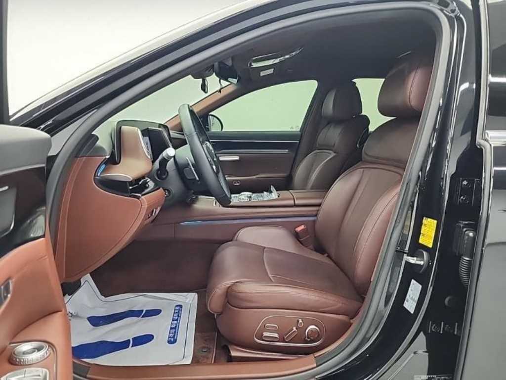 Genesis G90 - Vista 11