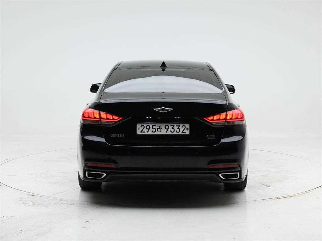 HYUNDAI Genesis - Vista 5