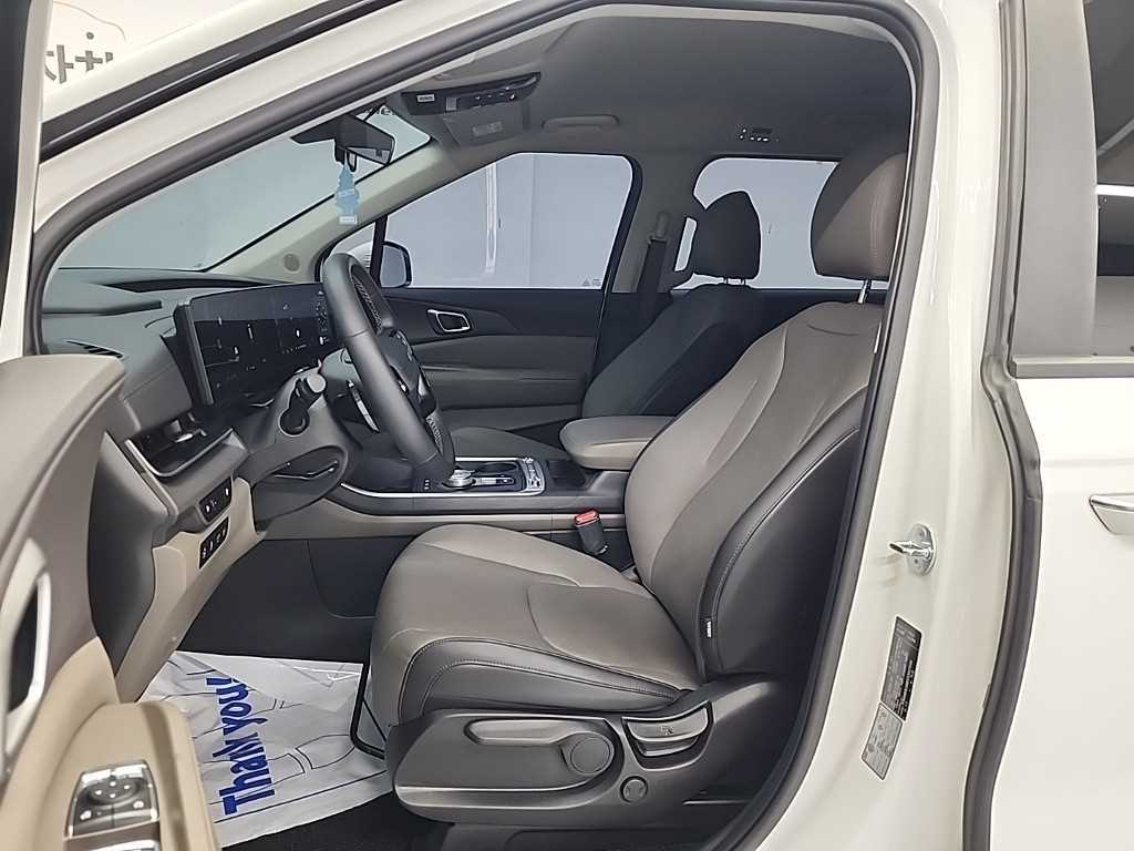 KIA Carnival - Vista 11