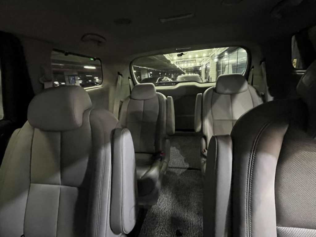 KIA Carnival - Vista 9