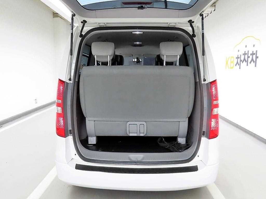HYUNDAI Starex - Vista 5