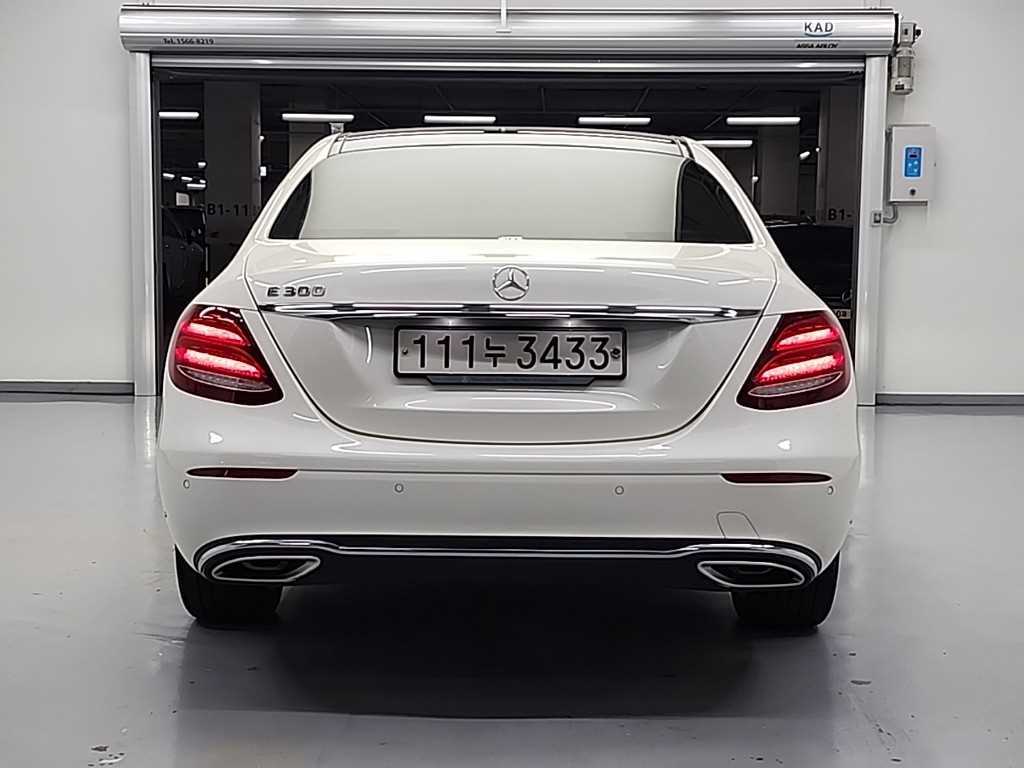 Mercedes Benz E class - Vista 3