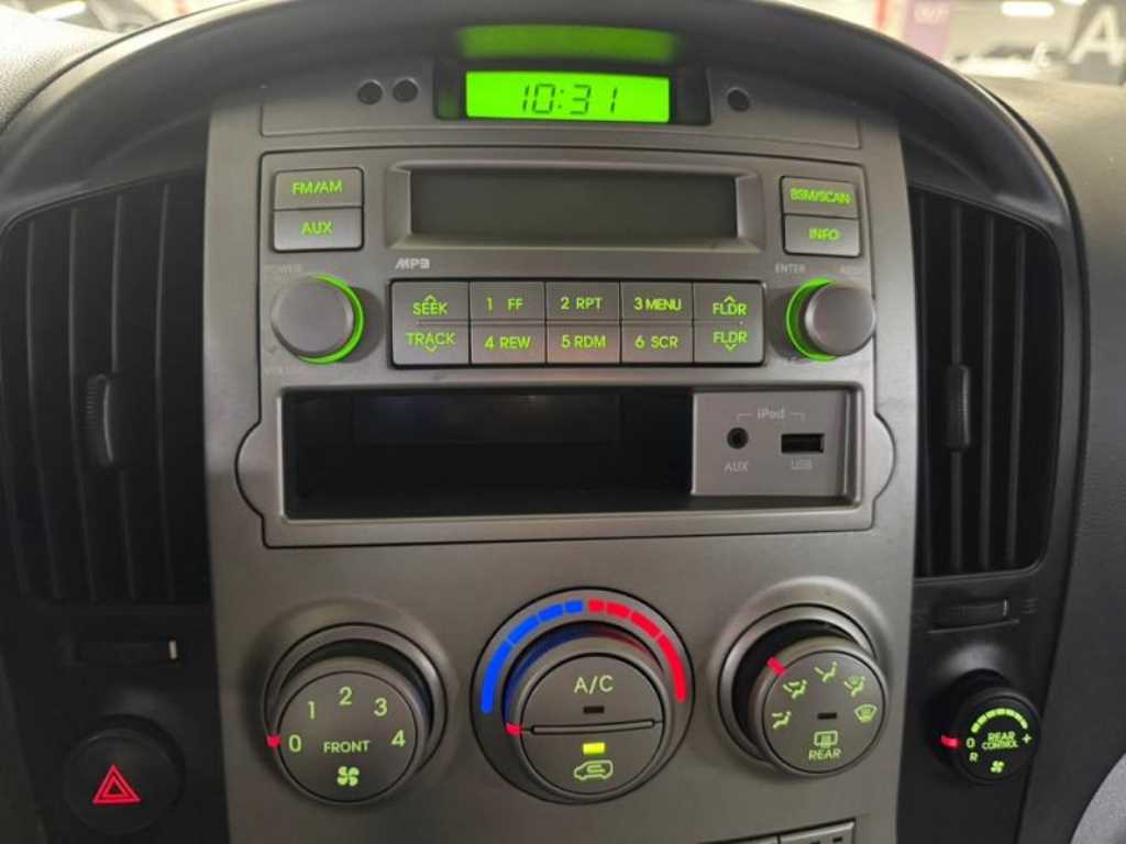 HYUNDAI Starex - Vista 10