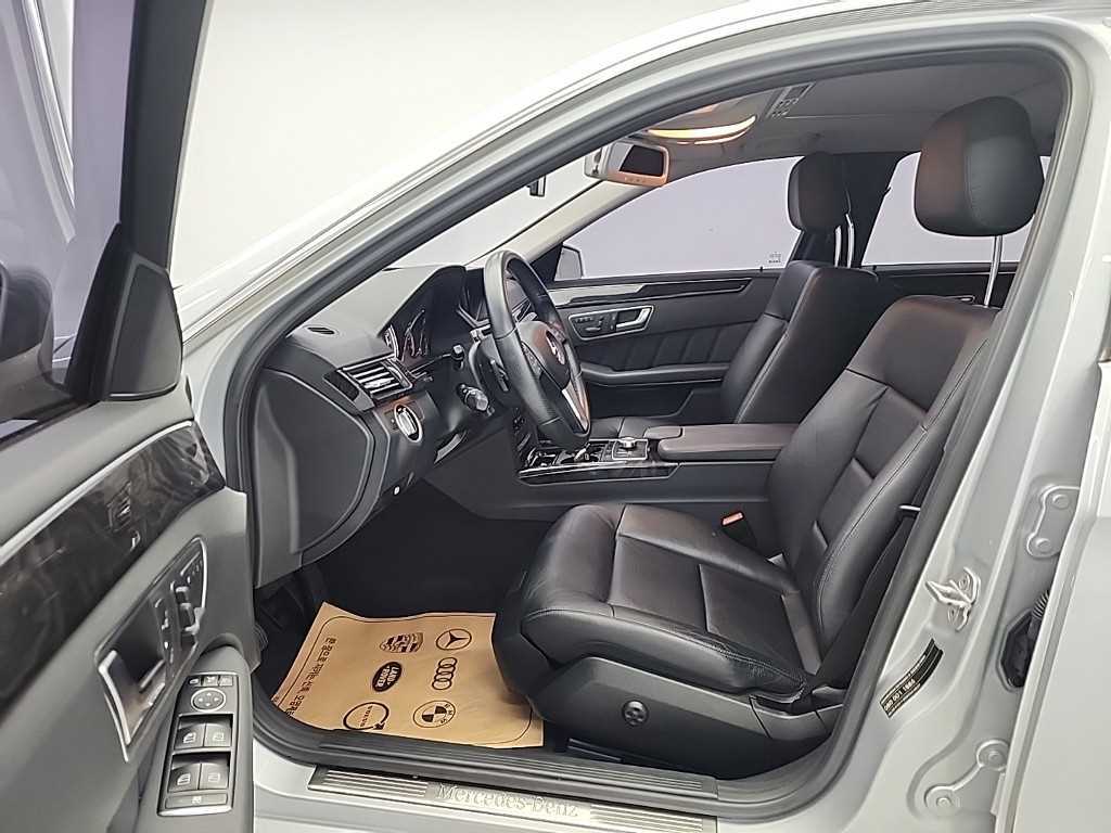 Mercedes Benz E class - Vista 12