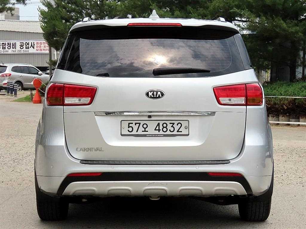 KIA Carnival - Vista 4