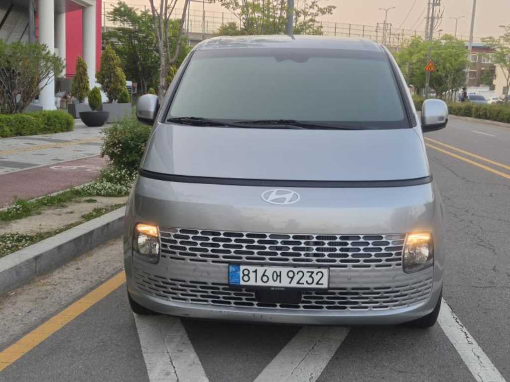 HYUNDAI Staria - Vista 2