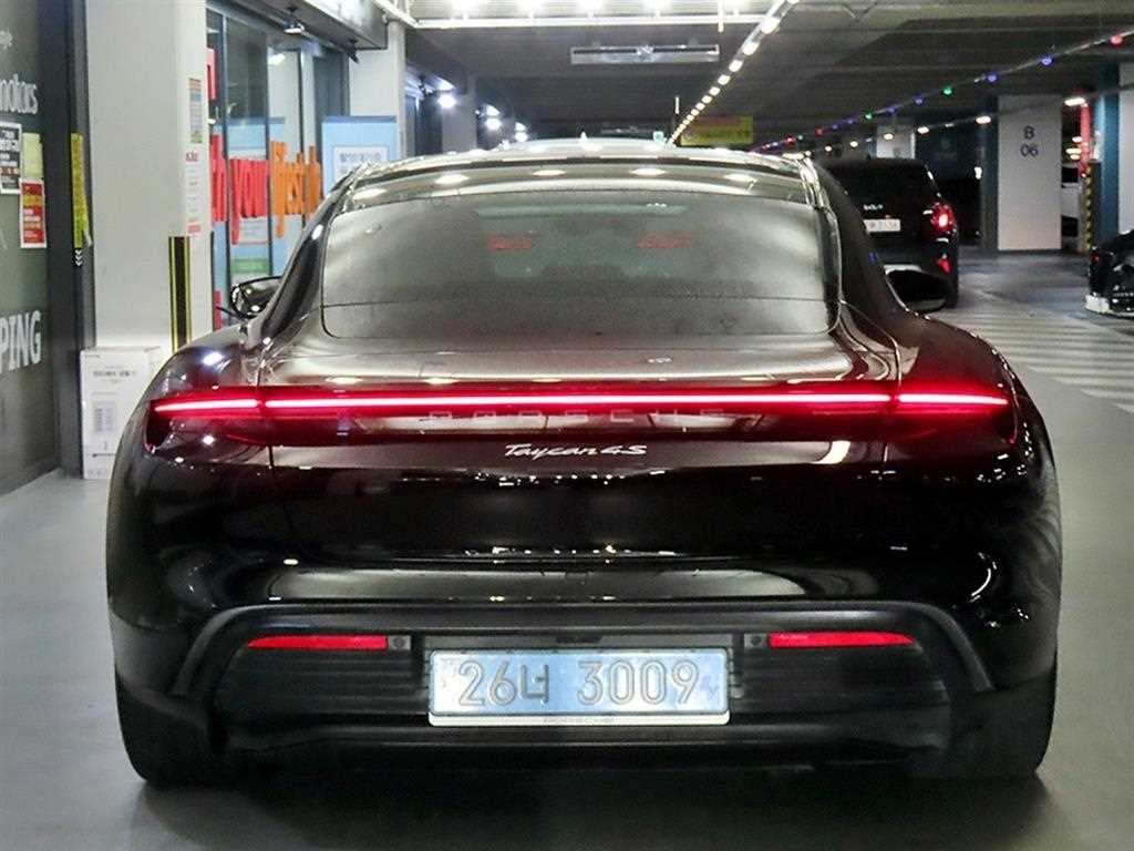 Porsche Taycan - Vista 5
