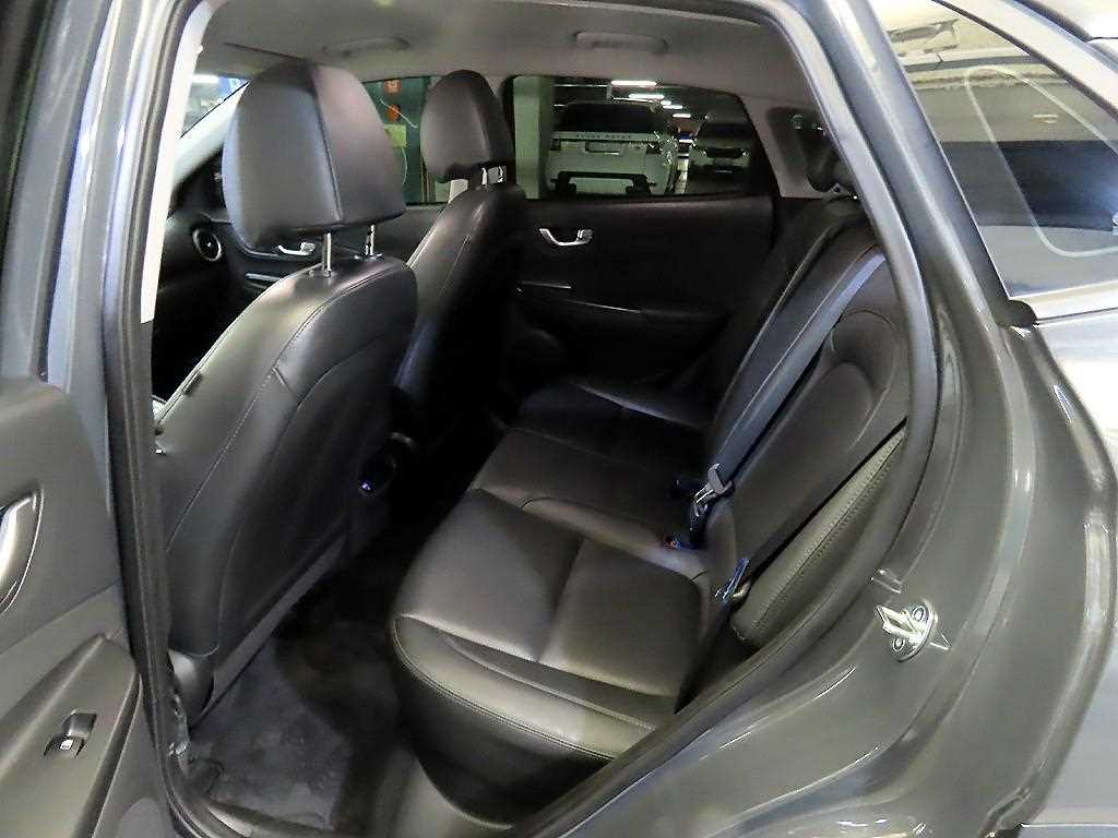 HYUNDAI Kona - Vista 7