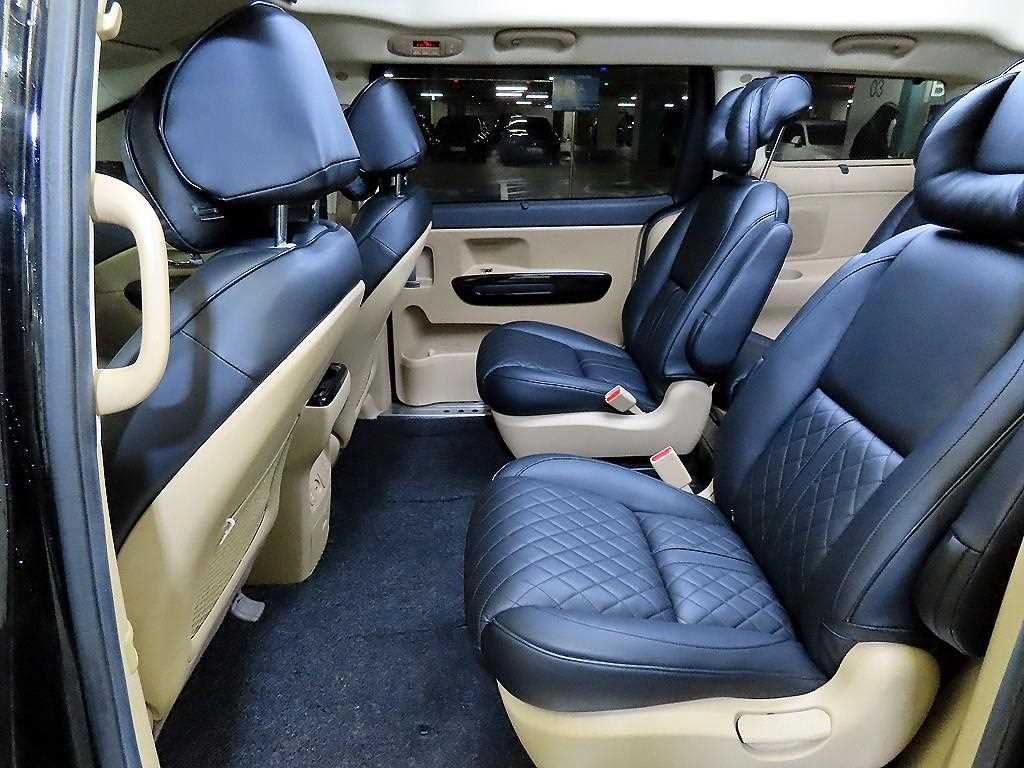 KIA Carnival - Vista 7