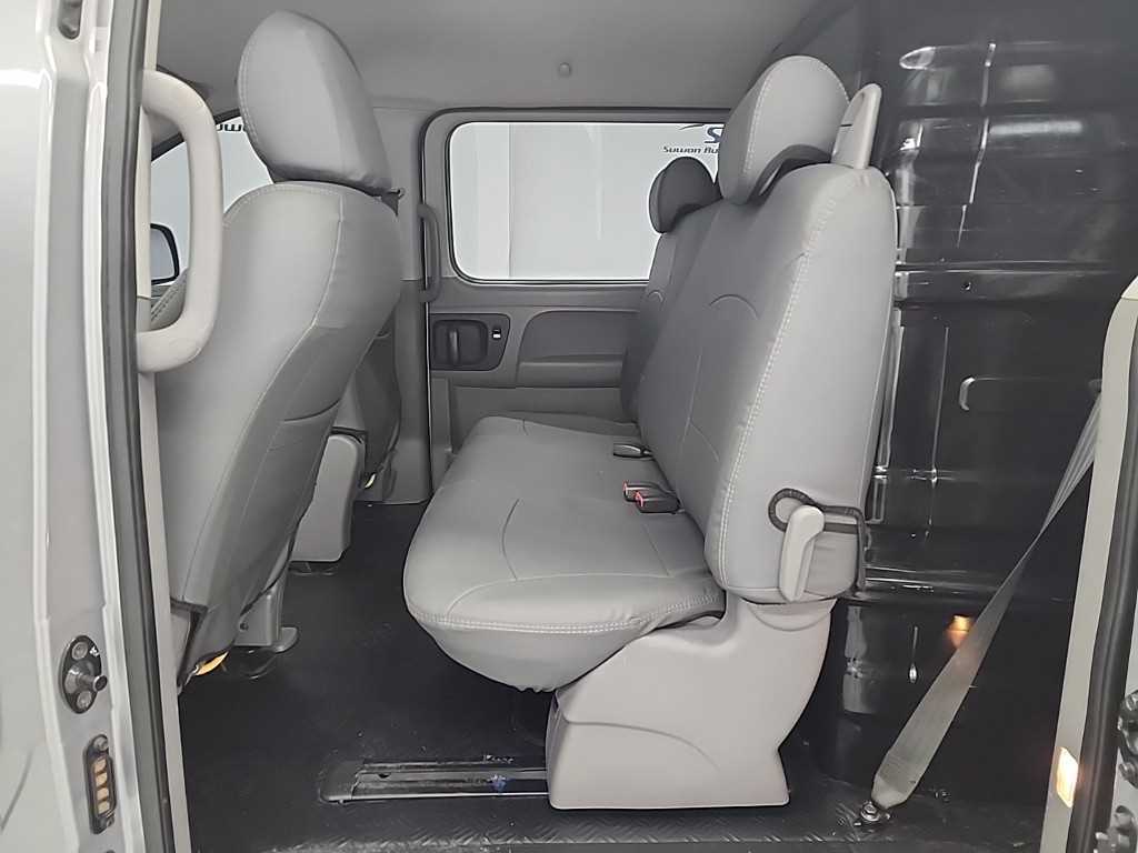 HYUNDAI Starex - Vista 12