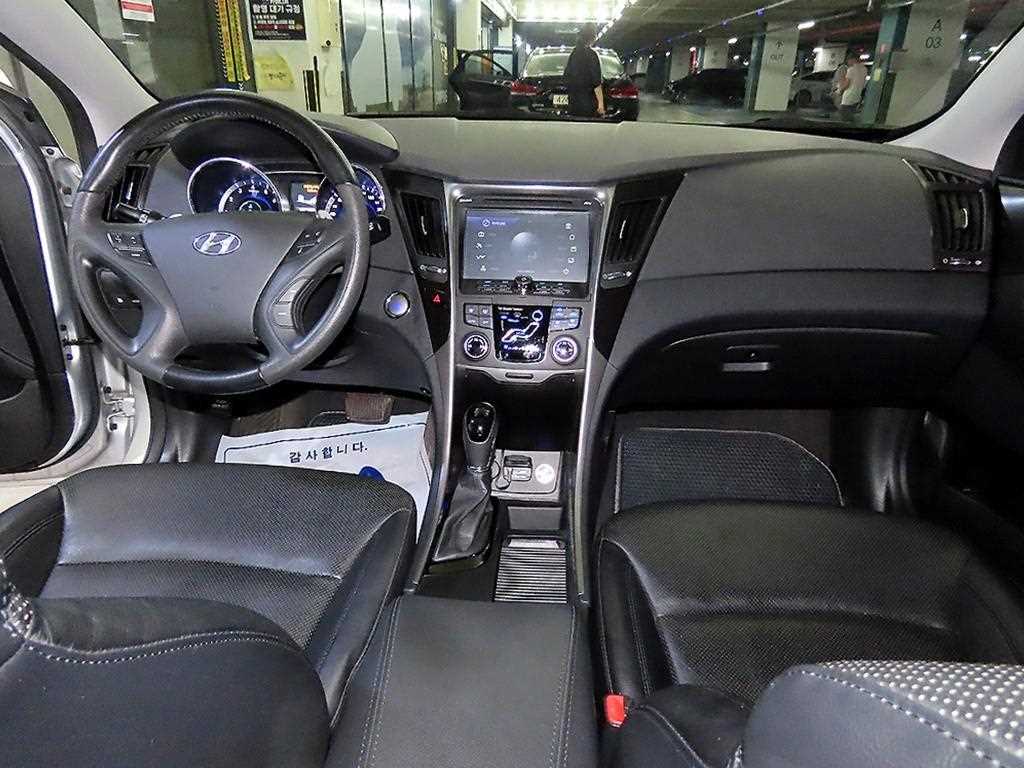 HYUNDAI Sonata - Vista 10