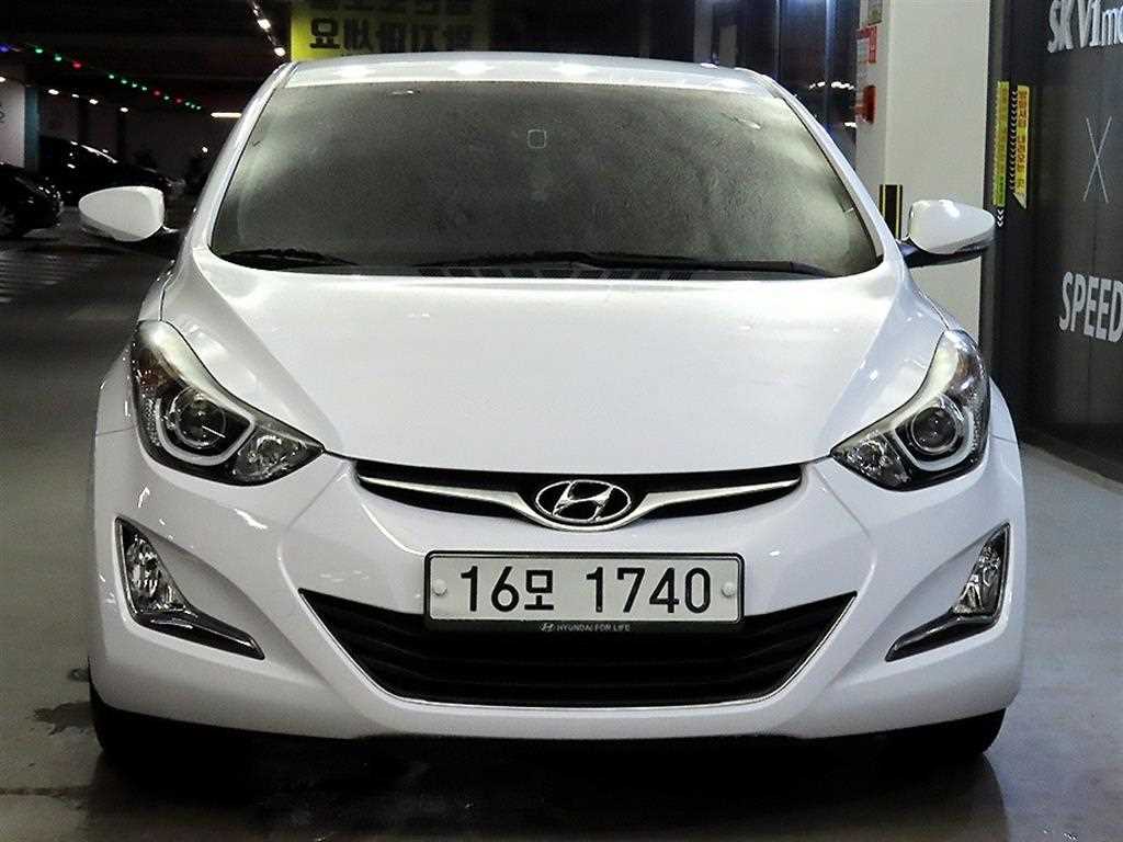 HYUNDAI Avante - Vista 2