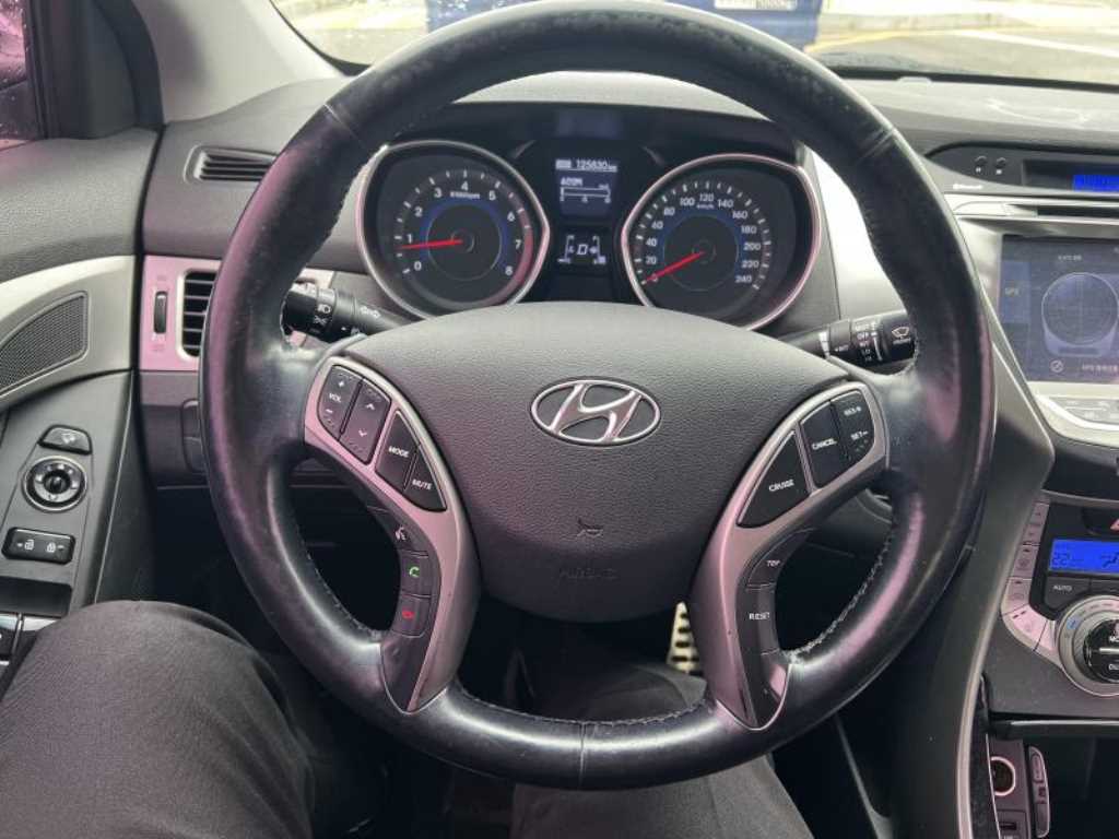 HYUNDAI Avante - Vista 6