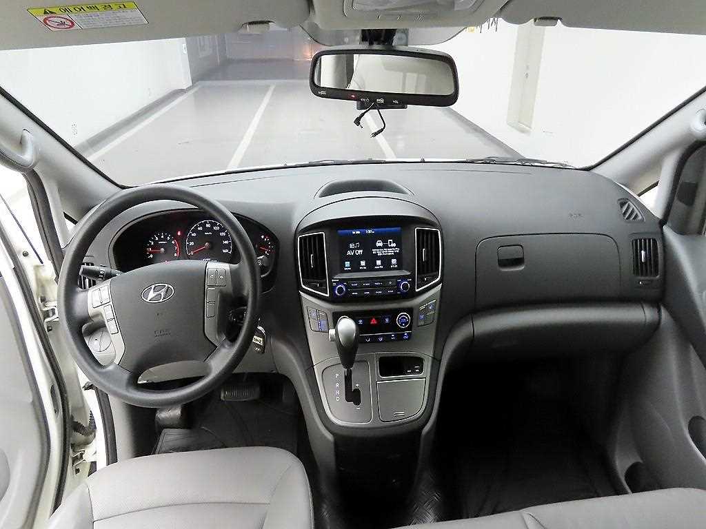HYUNDAI Starex - Vista 8