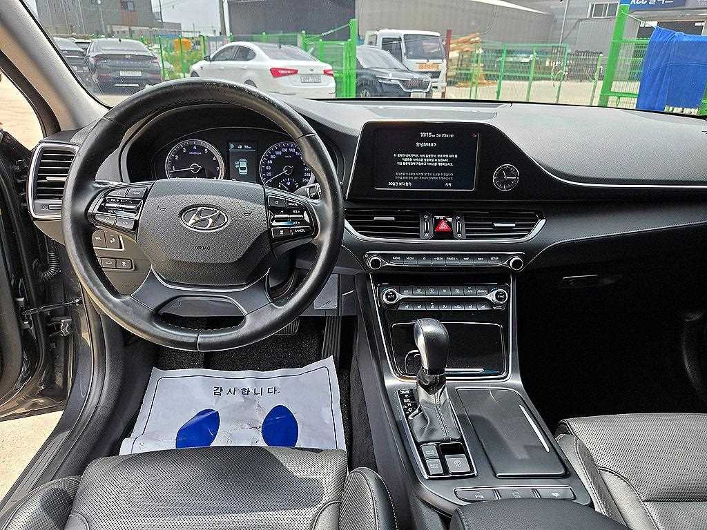 HYUNDAI Grandeur - Vista 5