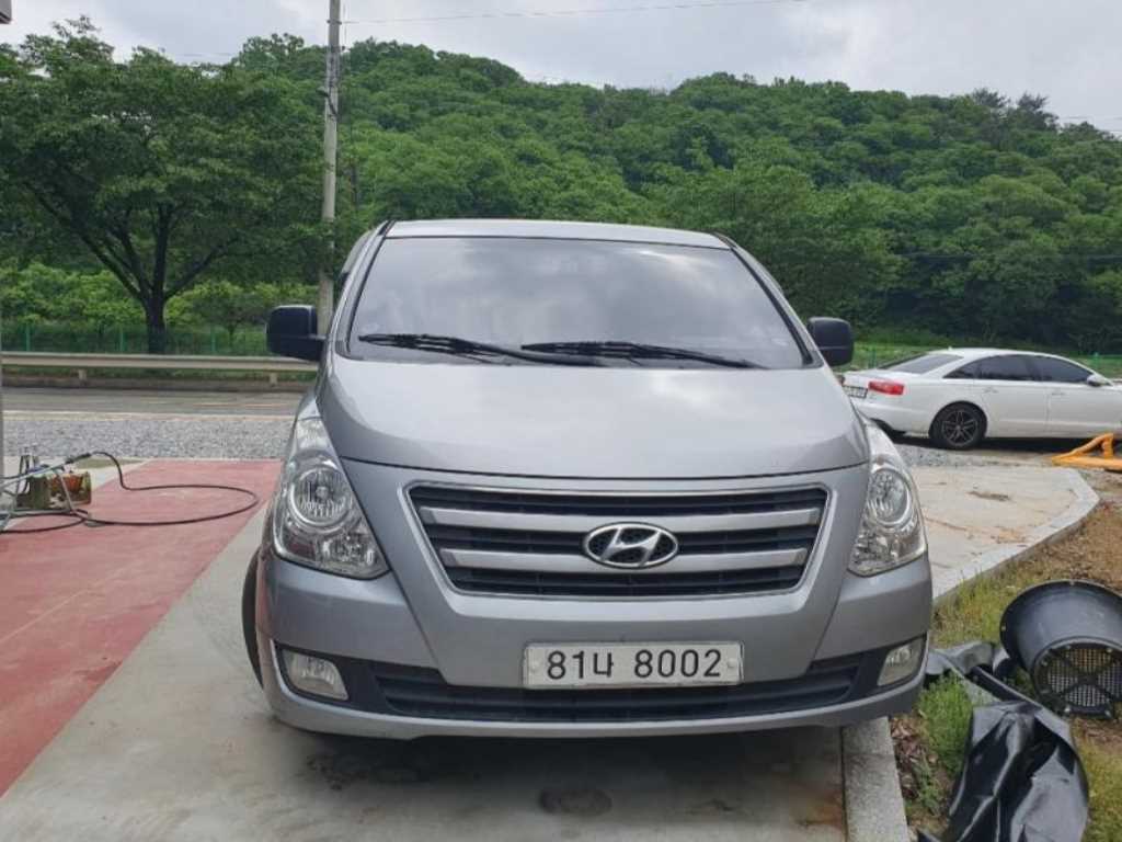 HYUNDAI Starex 2017 Gris - Importación desde Corea - HF Imports Iquique - Foto 1