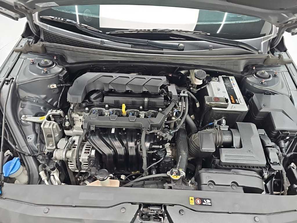 HYUNDAI Avante - Vista 5