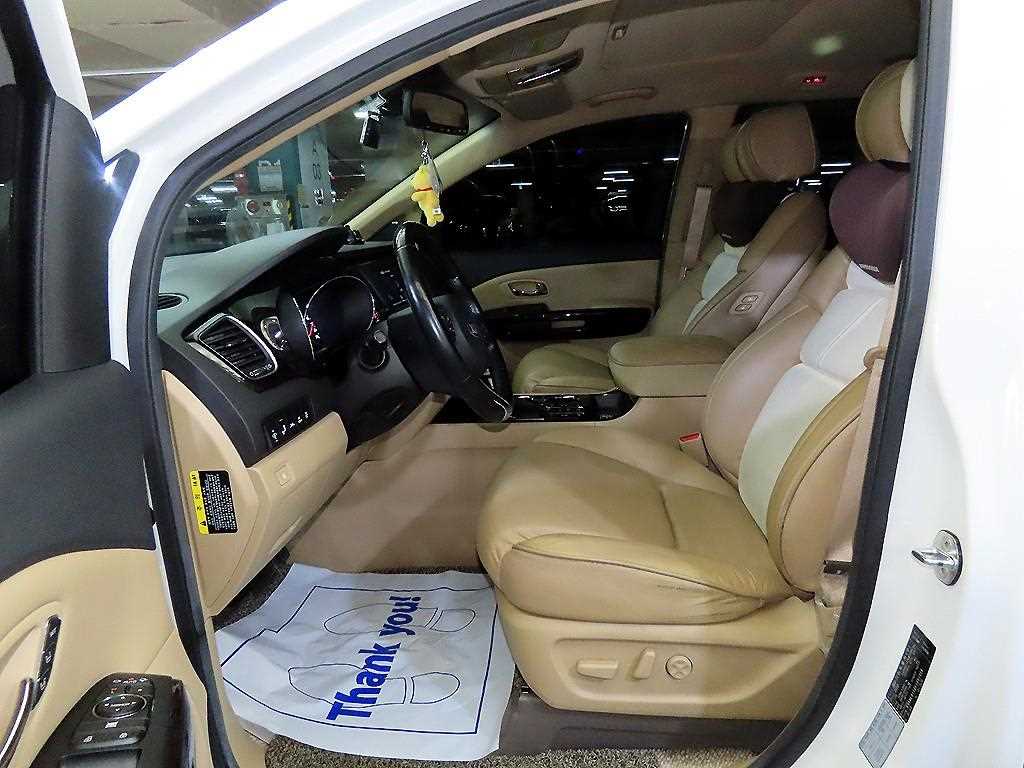 KIA Carnival - Vista 5