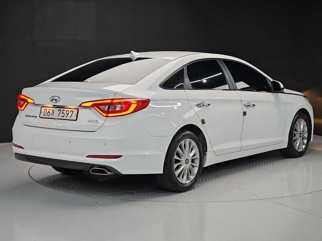 HYUNDAI Sonata - Vista 4