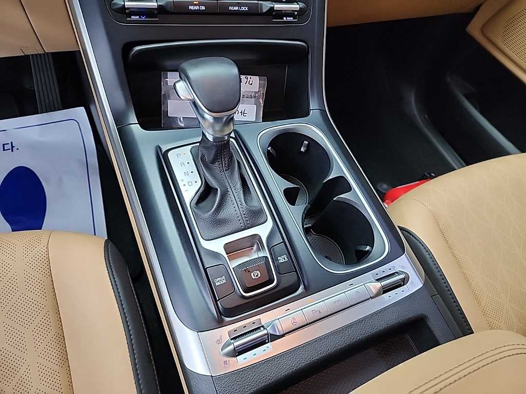 KIA Carnival - Vista 8