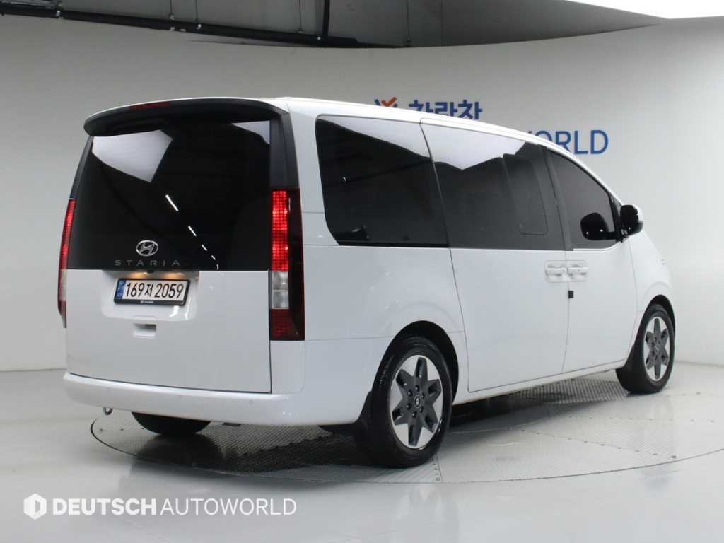 HYUNDAI Staria - Vista 2