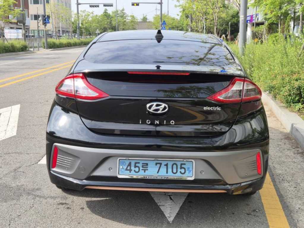 HYUNDAI Ioniq - Vista 5