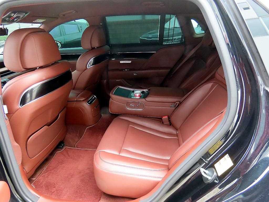 Genesis G90 - Vista 6