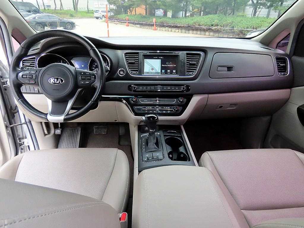 KIA Carnival - Vista 7