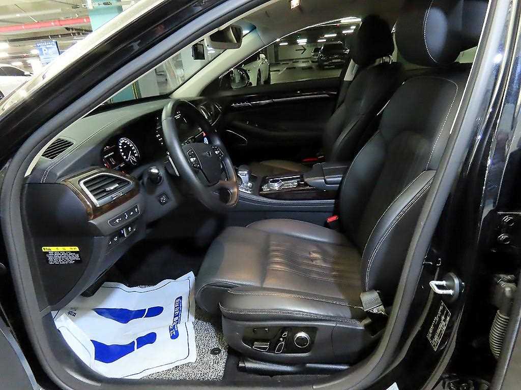Genesis G90 - Vista 6