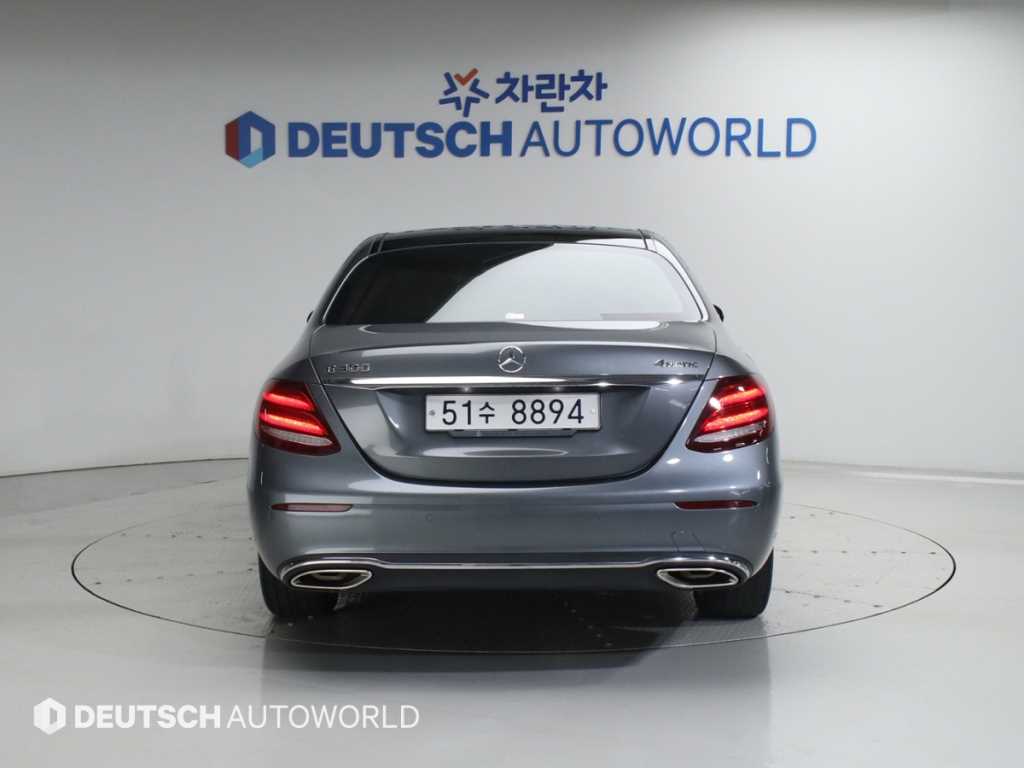 Mercedes Benz E class - Vista 4
