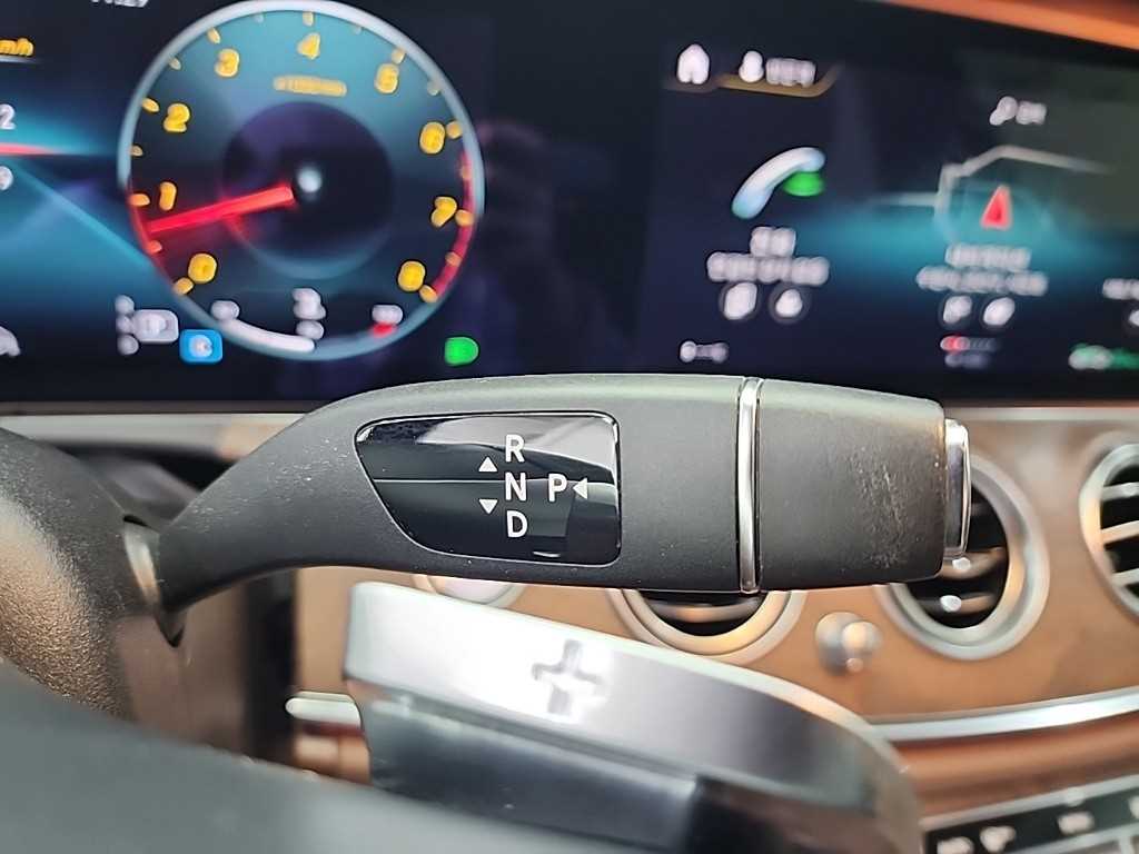 Mercedes Benz E class - Vista 8