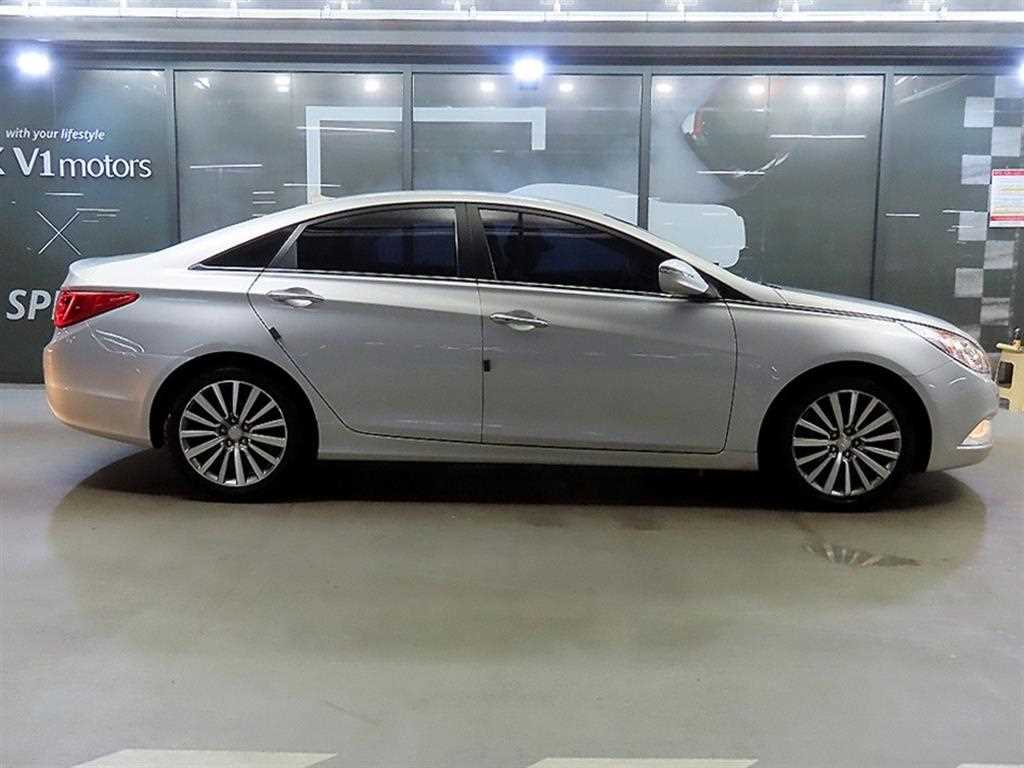 HYUNDAI Sonata - Vista 3