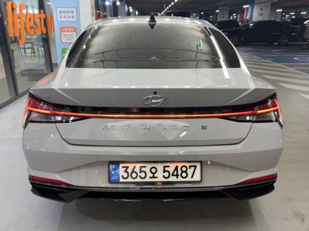 HYUNDAI Avante - Vista 5