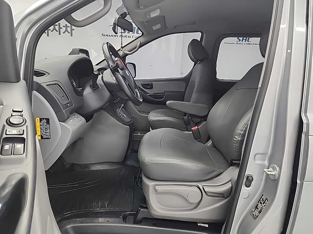 HYUNDAI Starex - Vista 11