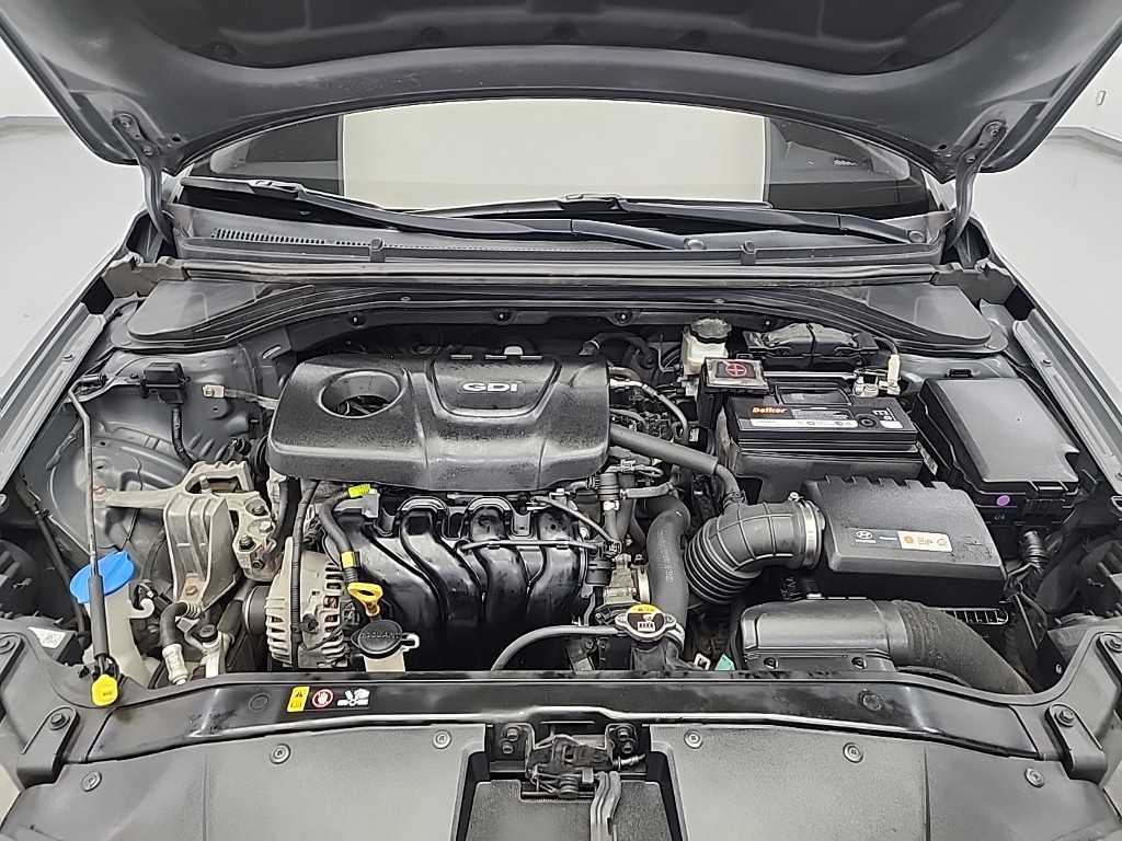 HYUNDAI Avante - Vista 5
