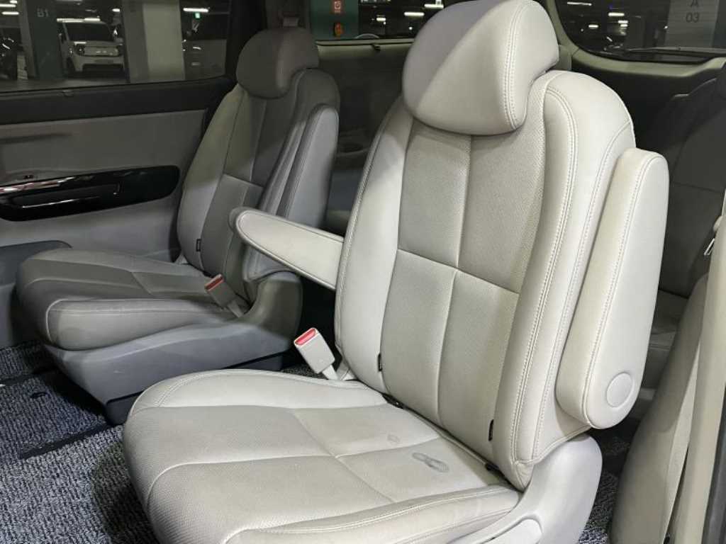 KIA Carnival - Vista 8
