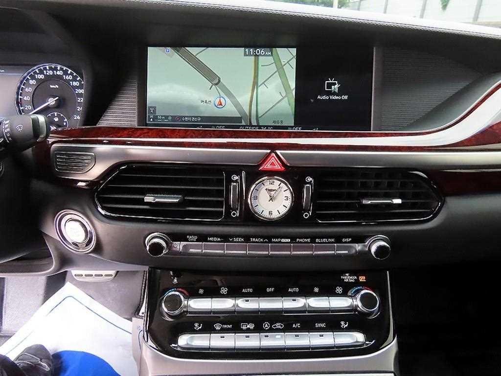 Genesis EQ900 - Vista 12