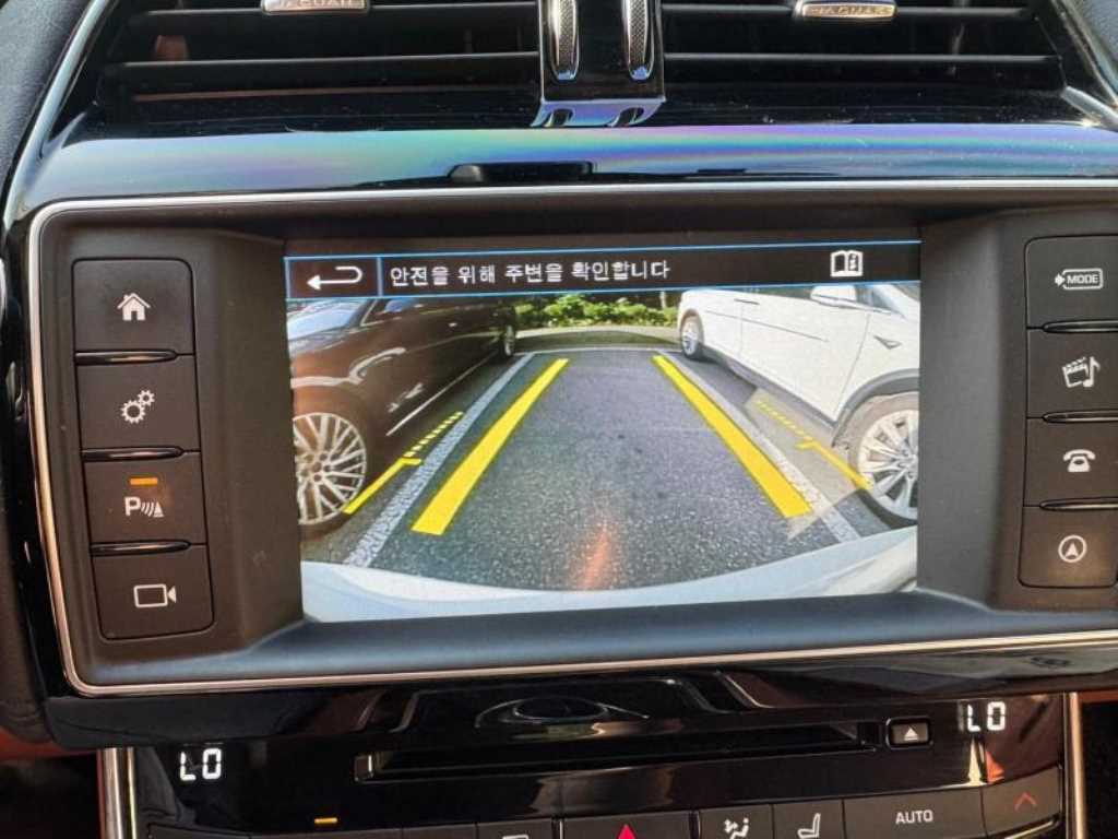 Jaguar XE - Vista 9