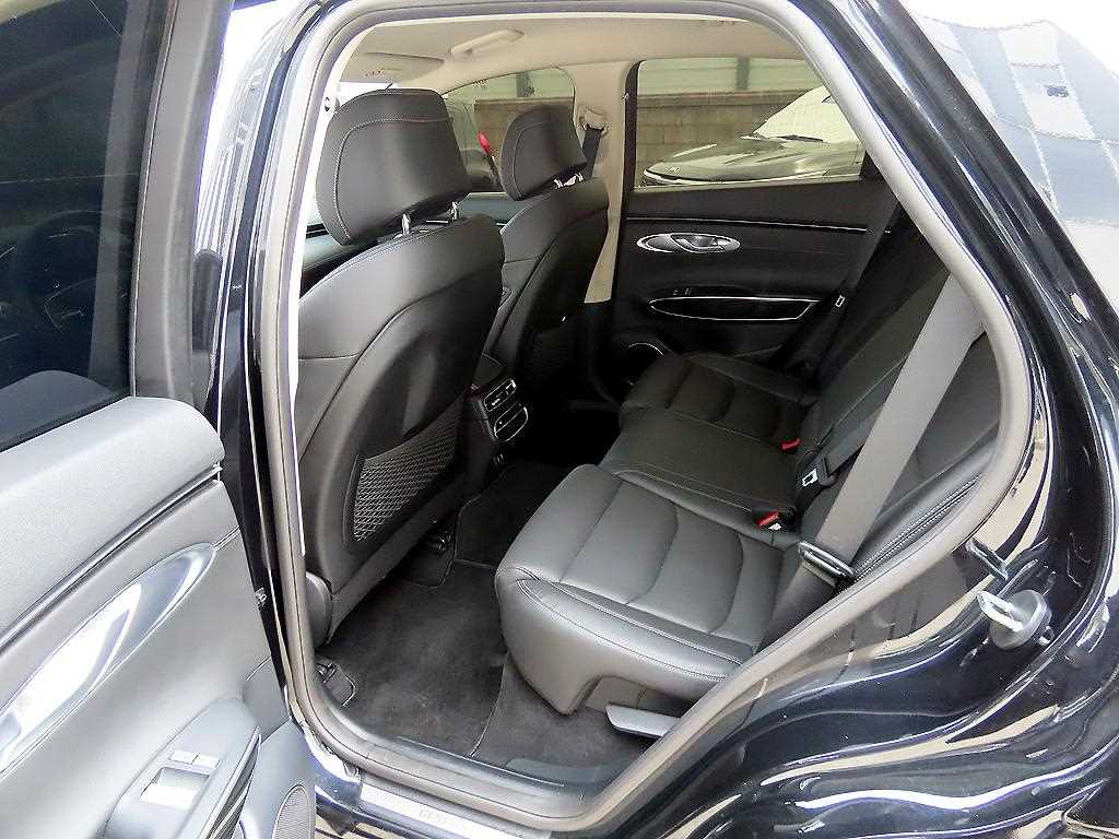 Genesis GV70 - Vista 6