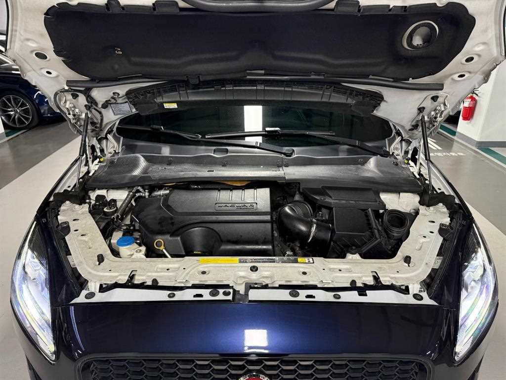 Jaguar E-PACE - Vista 5