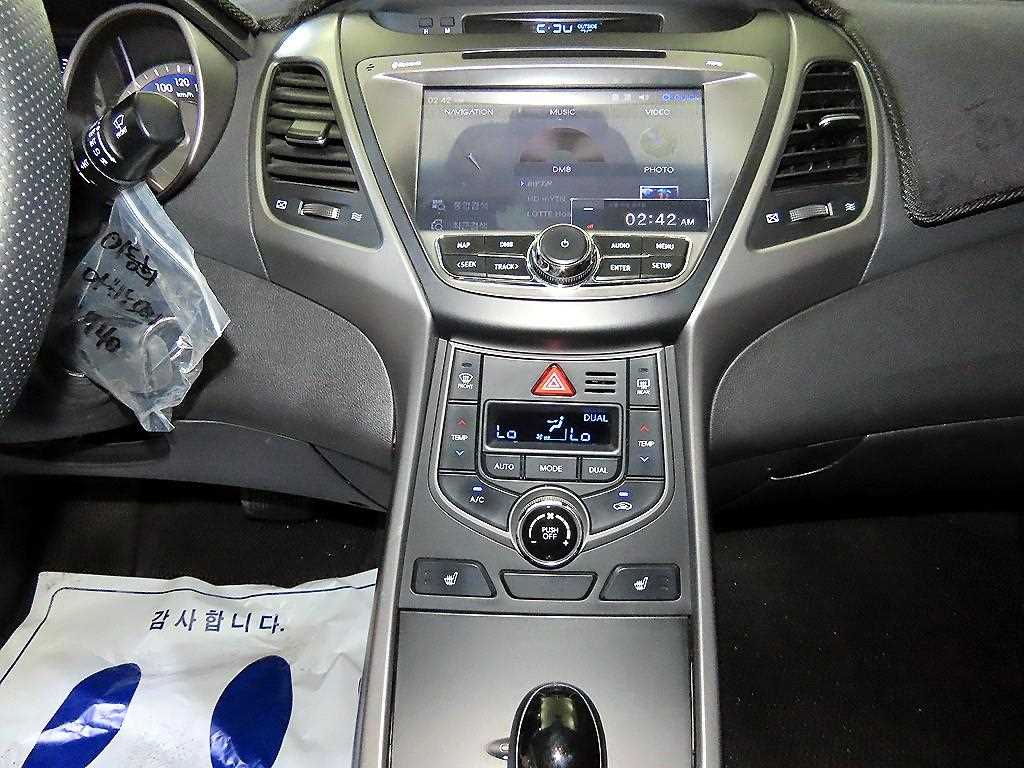 HYUNDAI Avante - Vista 11