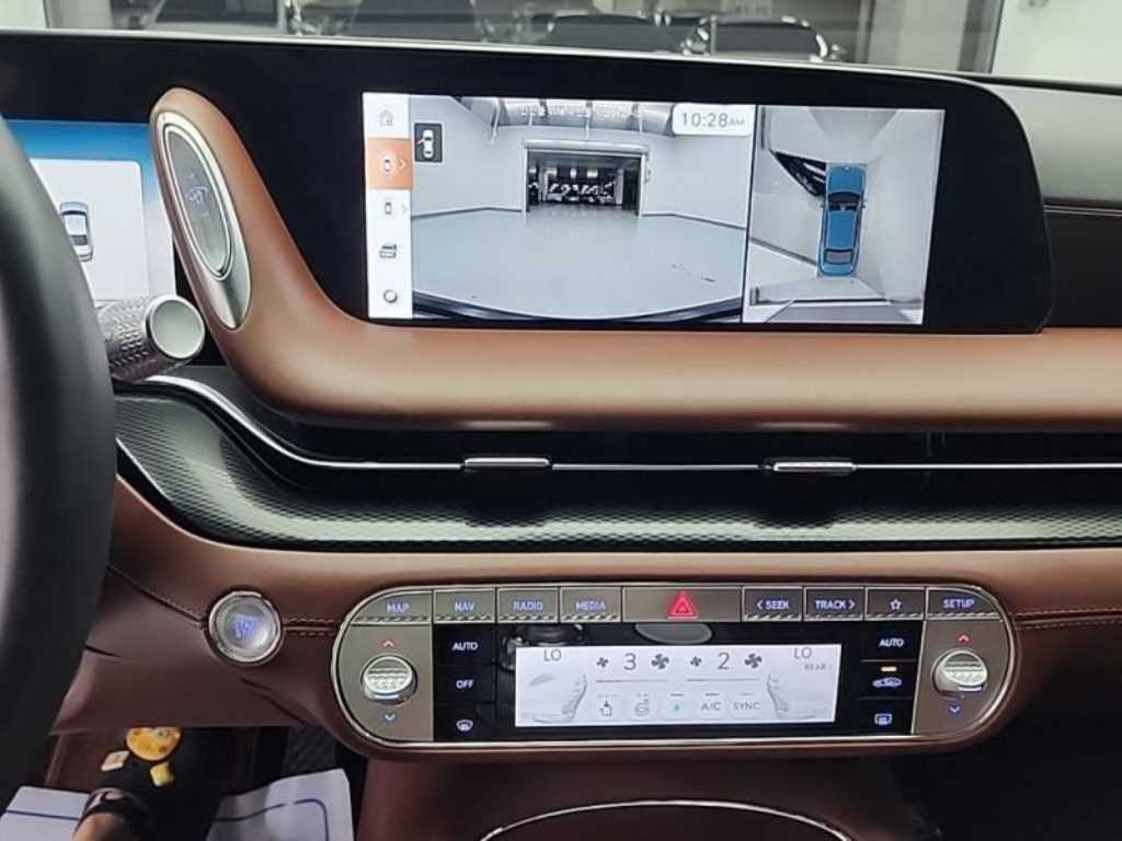 Genesis G90 - Vista 10